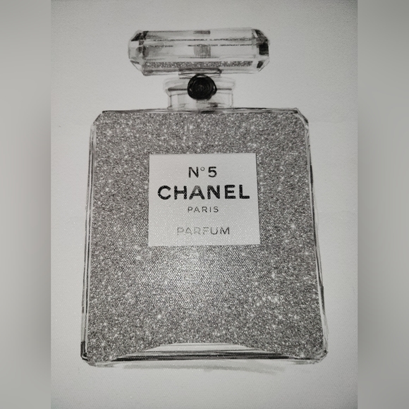 Chanel n°5 Art wall authenticated Oliver Gal Artist
